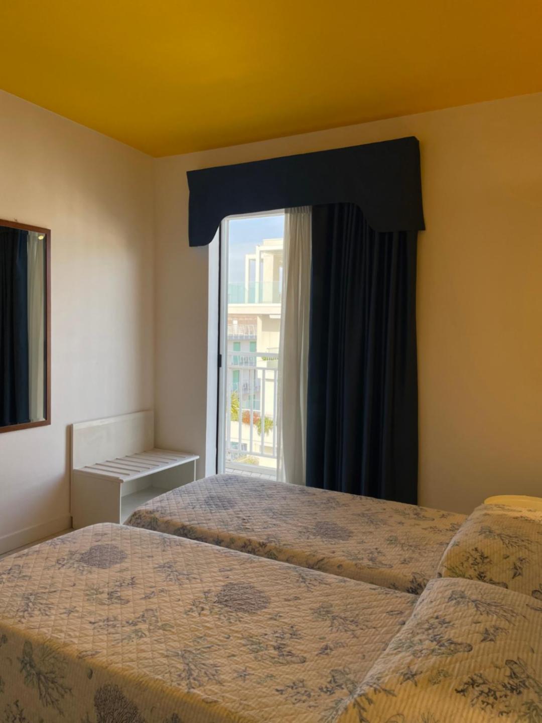 Hotel Portofino Лидо ди Йезоло Екстериор снимка
