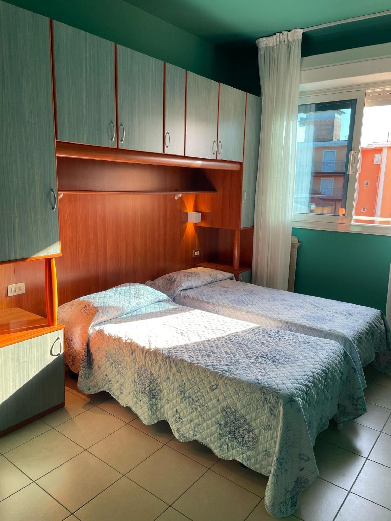 Hotel Portofino Лидо ди Йезоло Екстериор снимка